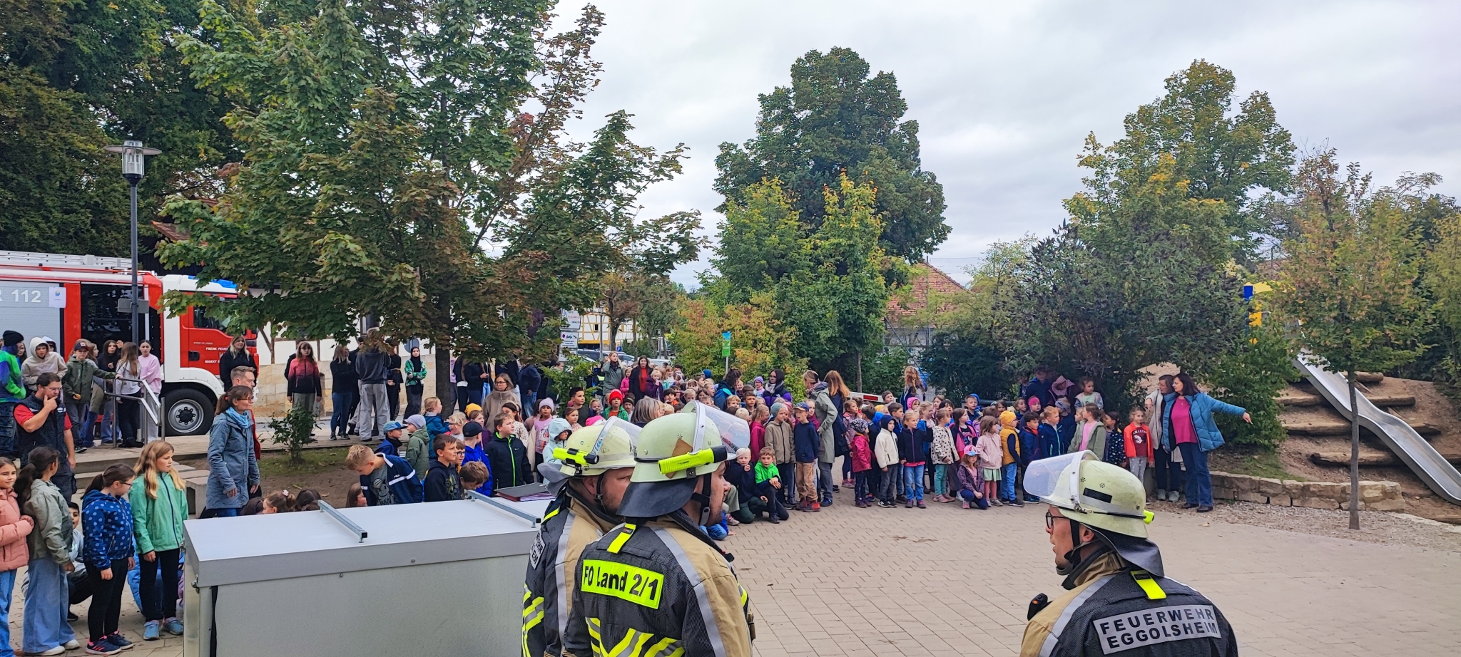 Feuerwehr im Schulhof Feuerwehr im Schulhof