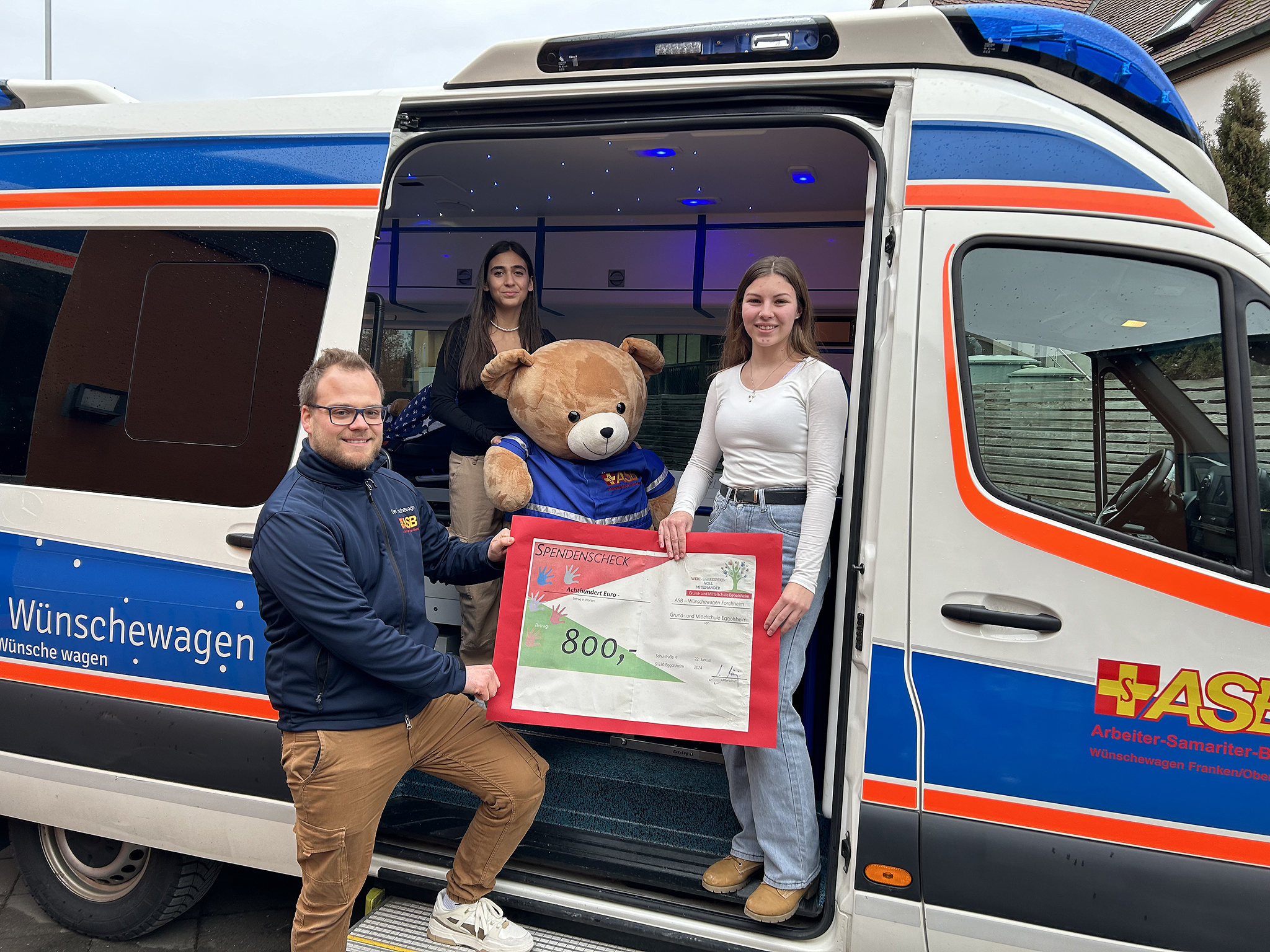 SMV der Mittelschule Eggolsheim sammelt mit weihnachtlicher Spendenaktion ASB-Wünschewagen Forchheim